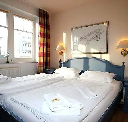 Haus Jahreszeiten By Rujana Binz