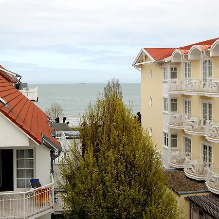 Haus Jahreszeiten By Rujana